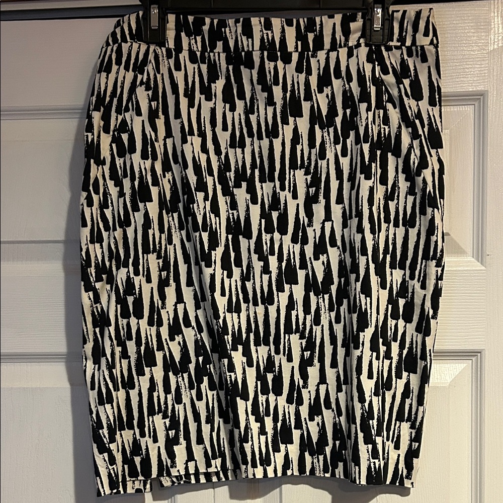 New York & Company Black and White Patterned Pencil Skirt